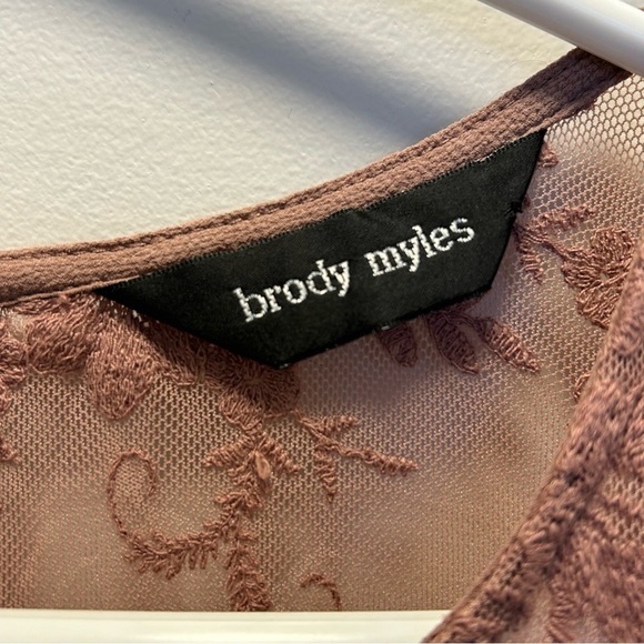 Brody Myles blouse with top lace and flowy fit - Picture 3 of 10